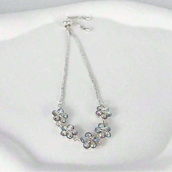 Brick Inlaid Cubic Zirconia Snowflake/Flower Bracelet - Picture 5 of 6